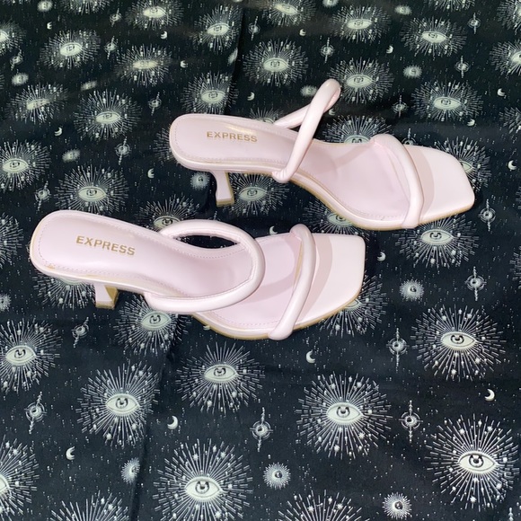 Express Sandals - Picture 5 of 9